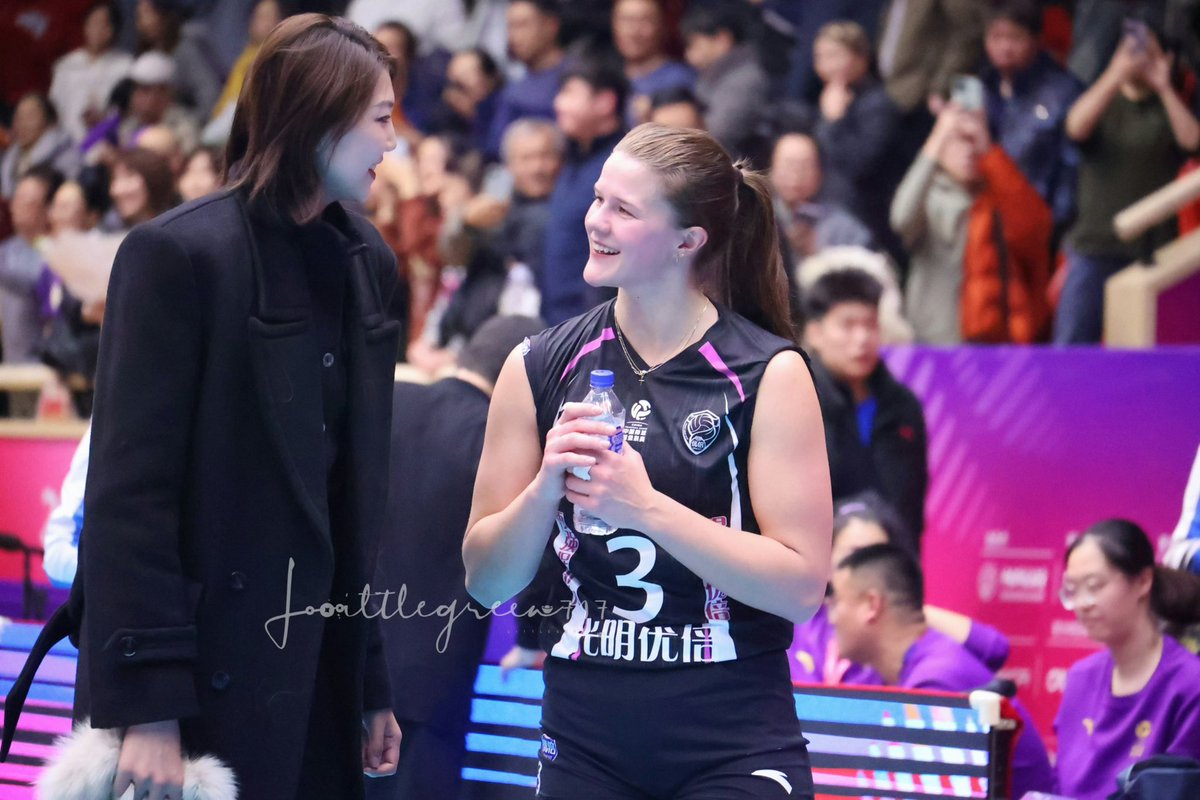 OfcsYuan's tweet photo. Yuan and Van Ryk reuniting in China 🇨🇳 

Great catchup 🥰 

📸 落寞转身的绿 https://t.co/eDqBzVJWId