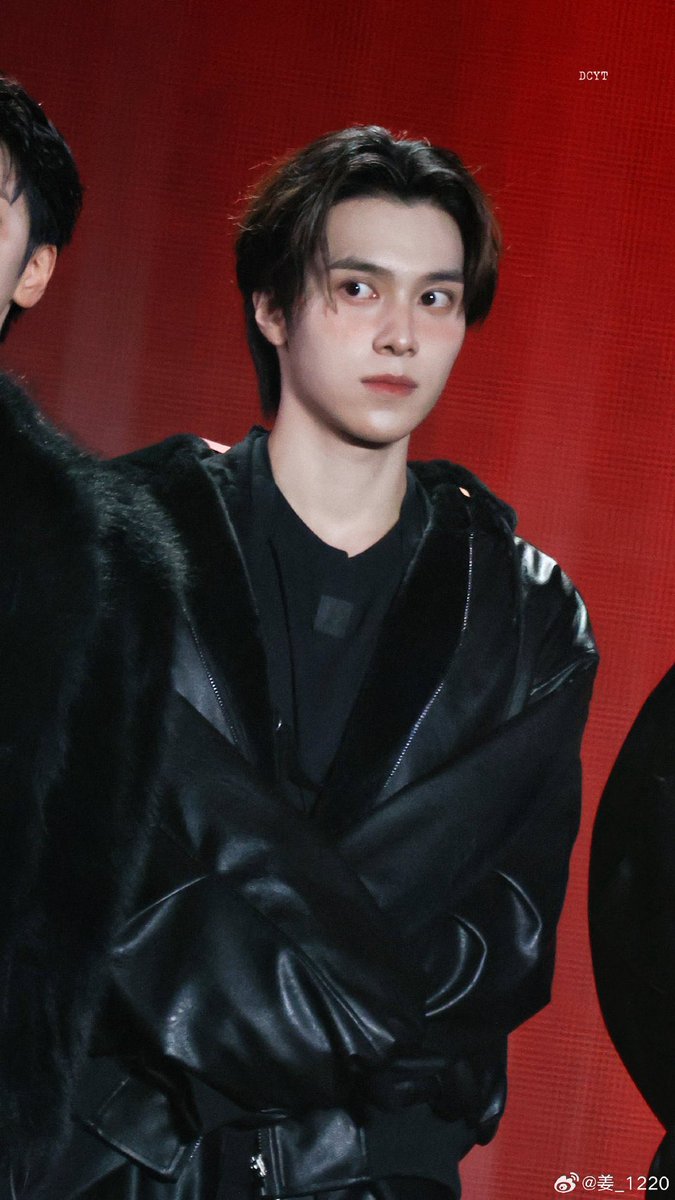 kunderiy's tweet image. the blush :( and his huge eyes T^T