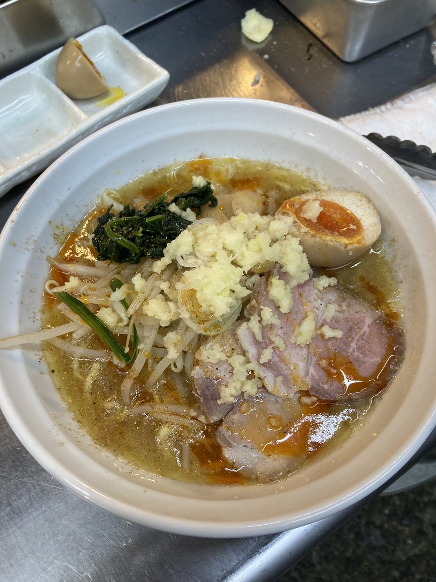 ramen_uta's tweet photo. 昼11時から15時半
夜17時から22時
明日は11時から14時半迄営業します。
よろしくお願いします。 https://t.co/eO6LGcIRdx