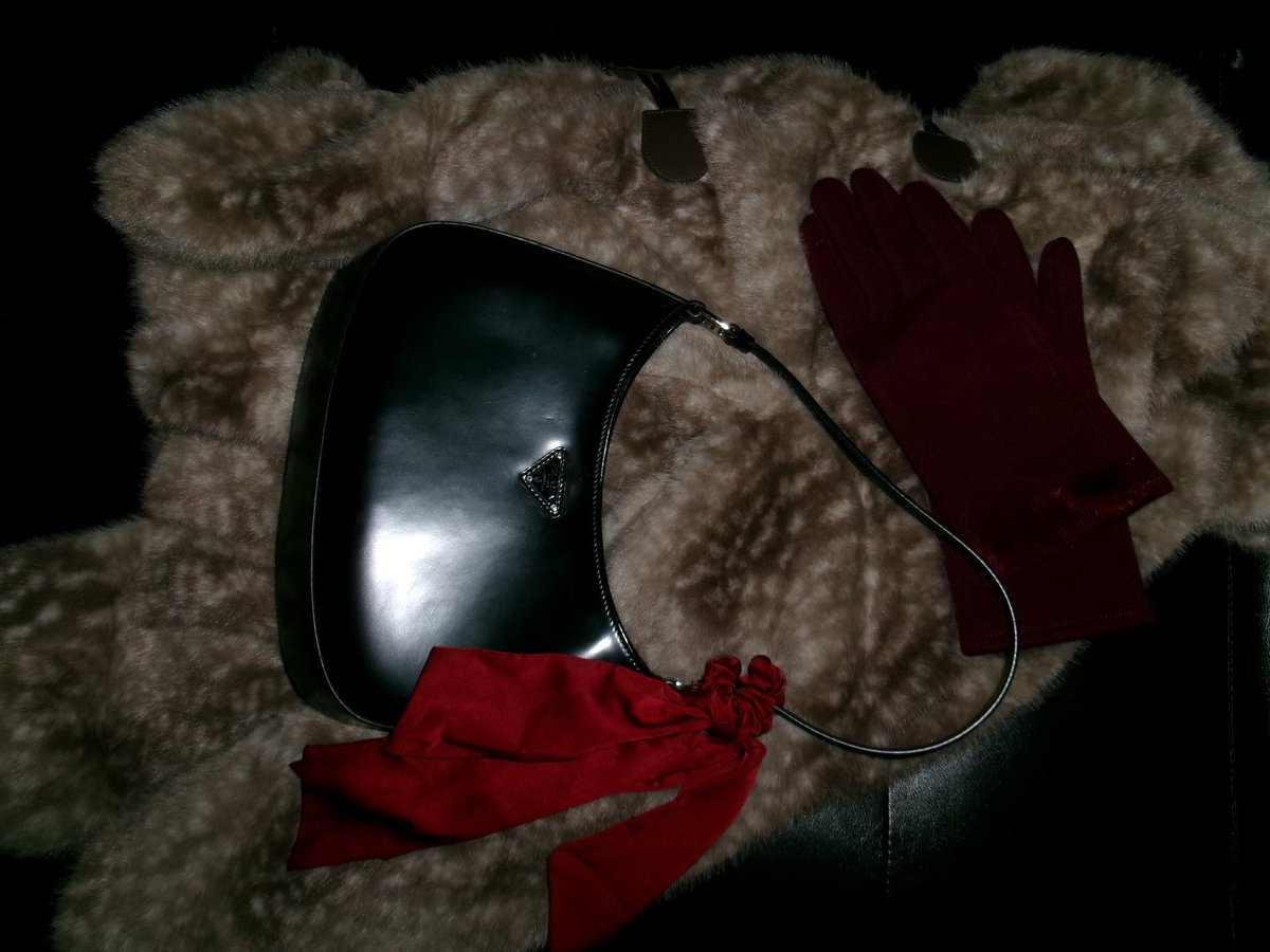 httpdenali's tweet image. under the tree 🎁🎄🌟