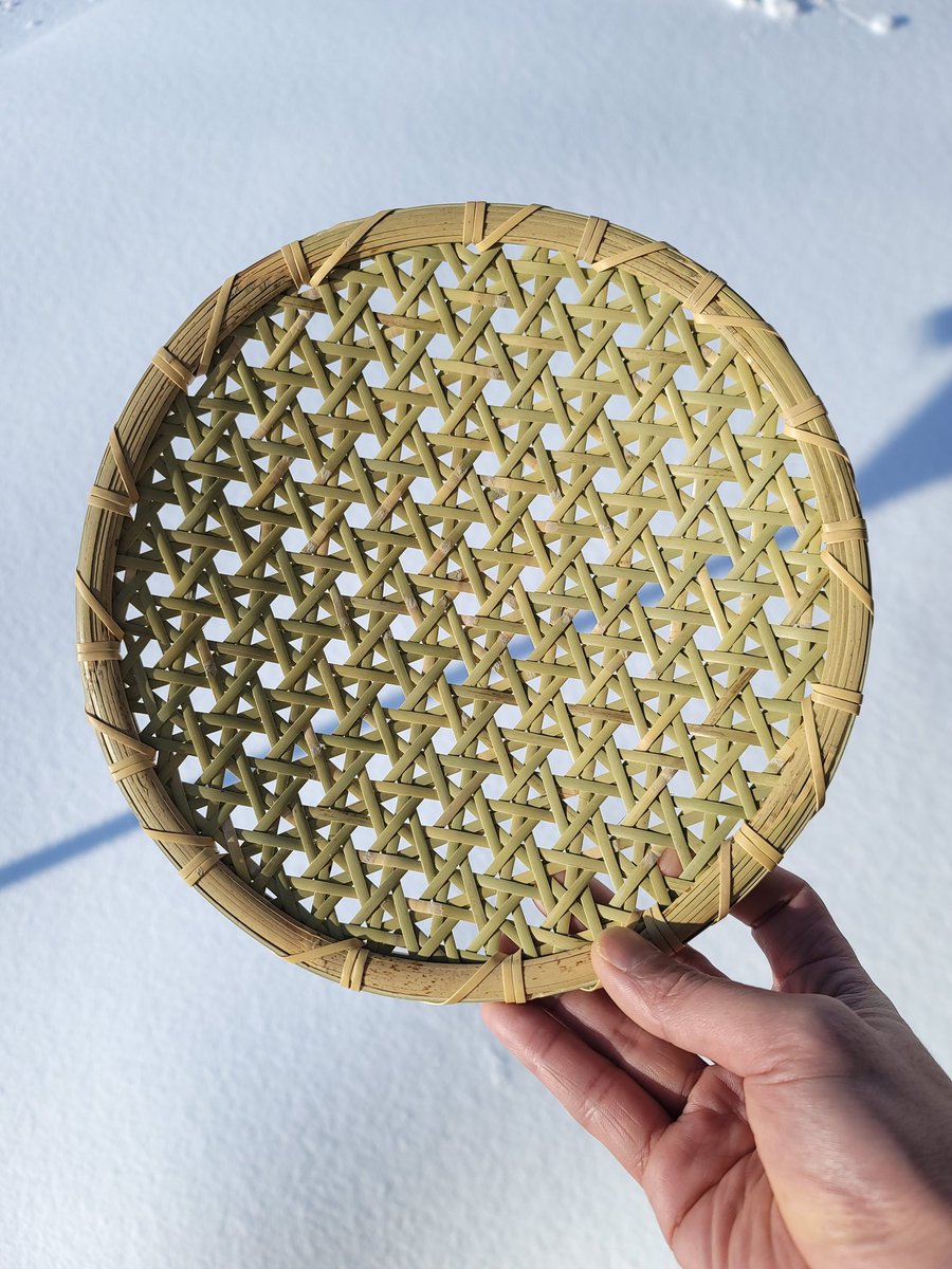 差し六つ目編みの笊が完成。 素材 根曲り竹 サイズ 八寸（24cm） 1月7