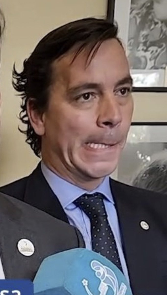 Porque tan duro Diputado 😂😂