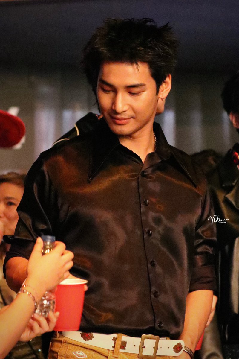 ApoNattawinofc's tweet photo. 🪩 #BeOnCloudXmasNewYear2026

@Nnattawin1 #ApoNattawin https://t.co/FyRyxwRHZS