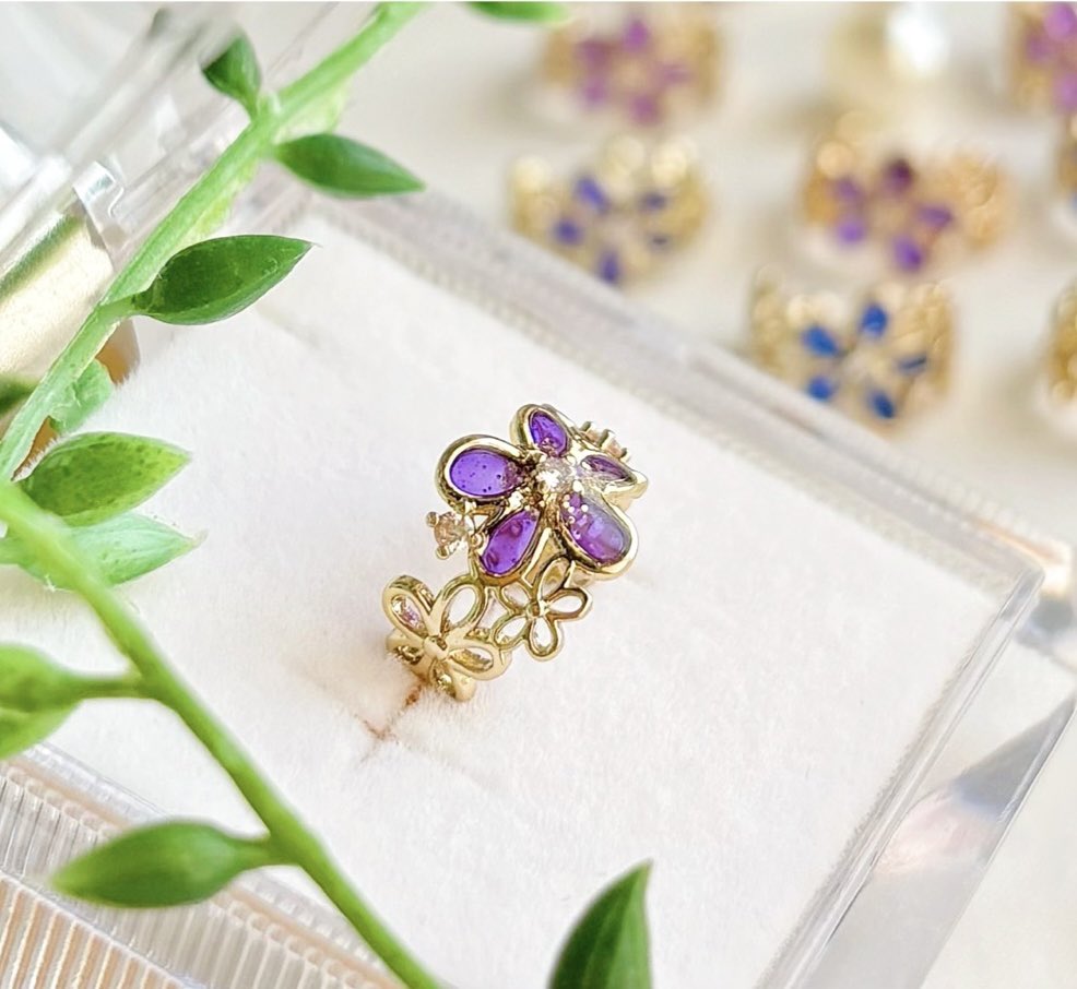 2025年ラストPOPUPはこちら！
クリスマス〜大晦日までイベントに参加させてもらえるなんて本当にありがたすぎる😭💖
埼玉のみなさんにもカラフルな幻想的な世界をぜひ一緒に楽しんでいただけたら嬉しいです〜🌈

#イオンモール与野 様
thanks💖<a href="/Mongoo_Jam/">移動型＆オンラインハンドメイドショップ・Plus1Made(委託募集中)</a> 様