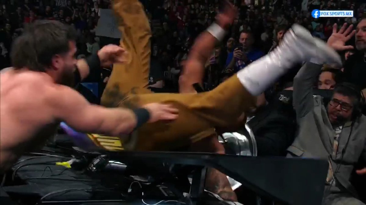milogarcia99's tweet photo. Cash Wheeler aventó ah Gunn sobre Carlos Cabrera ALV
#AEWWorldsEnd https://t.co/EmjcE5VlNi