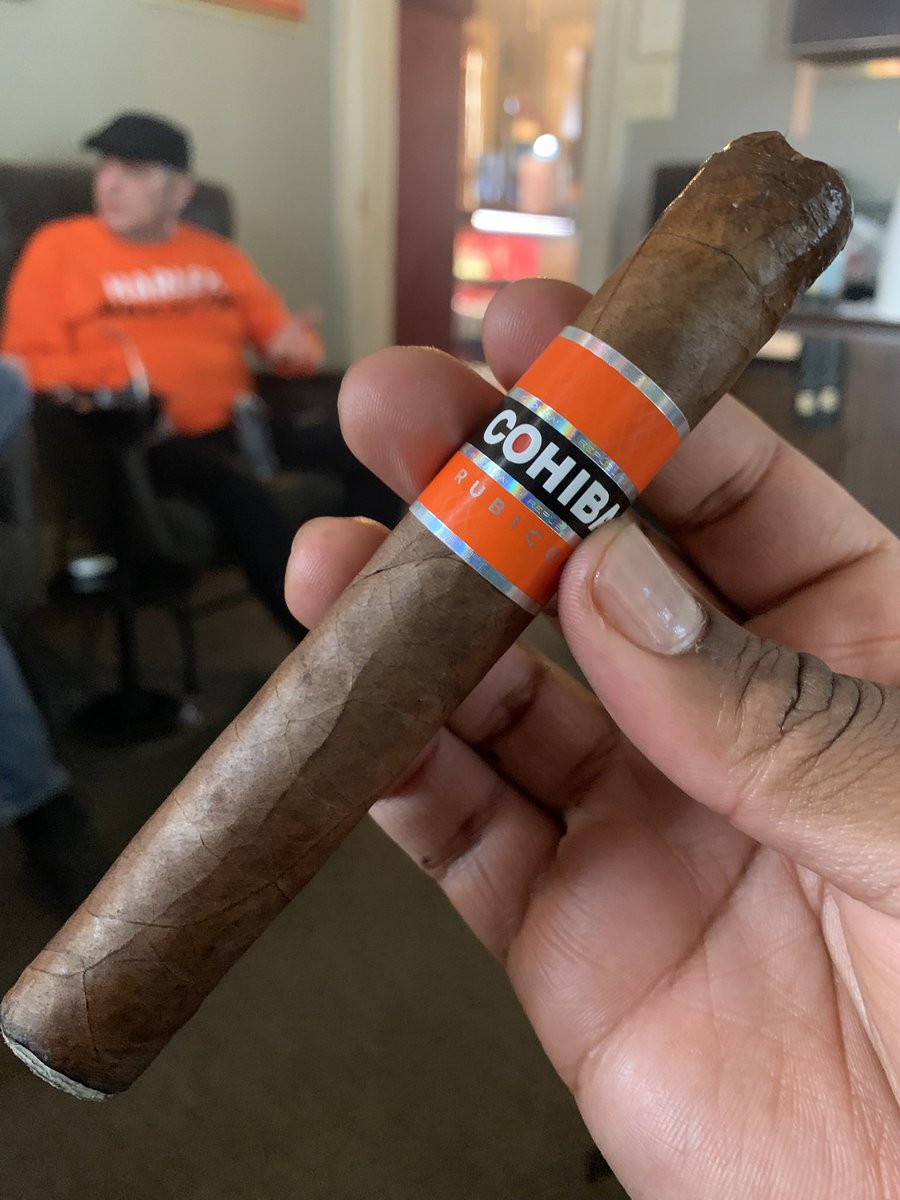 vinesandashes's tweet photo. Cohiba got it right this time. This cigar didn’t disappoint at all. First thing you will notice about this cigar is the warm brown hue of its Ecuadorian Habano wrapper, it burns great. 🇪🇨 https://t.co/WetxU8vrM1