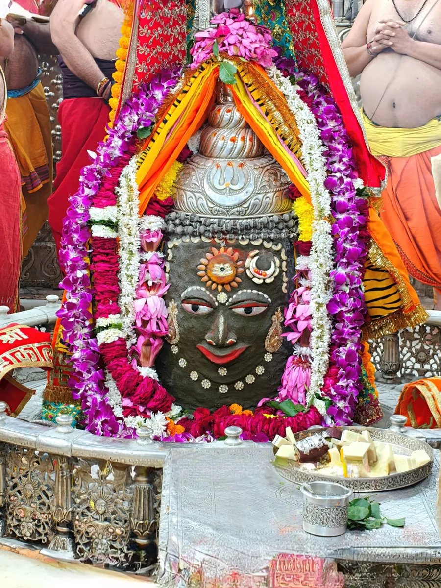 12Jyotirling's tweet photo. श्री महाकालेश्वर ज्योतिर्लिंग जी के आज के भस्म आरती श्रृंगार दिव्य दर्शन 28.12.2025 https://t.co/3rh9RKeHLG