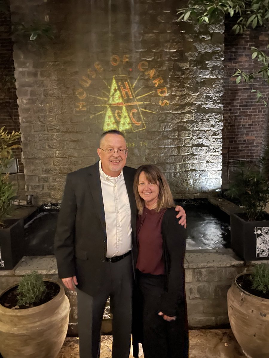 MaplesTony's tweet image. Went to the Nashville House of Cards tonight. So much fun! The guys doing card and other tricks were so amazing. Sitting right at the table with them and blew my mind!