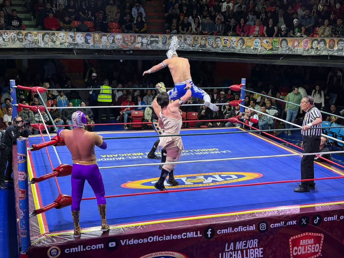 LaTijeraLucha's tweet photo. Arrancan las acciones en el sábado de #ArenaColiseo con sensacional encuentro, #FuryBoy #AstroBoyJr, caen ante la dupla ruda de
#Troglodita y #Kamelot, generando gran ambiente en Perú 77...
#latijeraluchalibre https://t.co/USZ9Wx2If0
