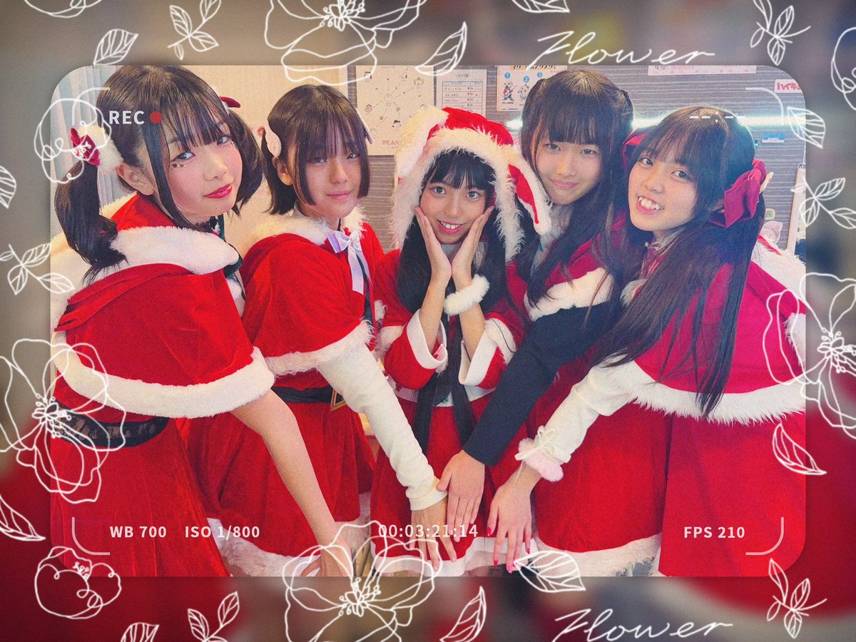 おはようございます！
昨日は9:30からスタジオ練習してライブやってそのままお芝居のみんなとのカラオケ忘年会でスナックママして母クッタクタ😂

みんなが使ってるこの写真撮ったの母なんだけどめっちゃ可愛く撮れててお気に入り💚💜❤️🩵🩷
2026年1月〜新生フルールパレットもよろしくお願いします！