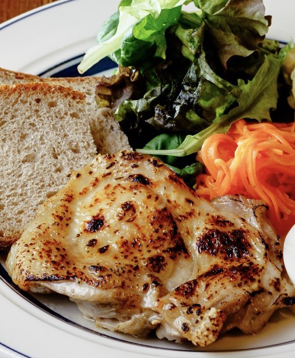 こんにちは！
12/28〜30は満席です。

12/31〜1/4はまだお席あります。
なお、1/1〜3は予約制なので、事前にご予約お願いします！

予約リンクtablecheck.com/ja/shops/kitch…