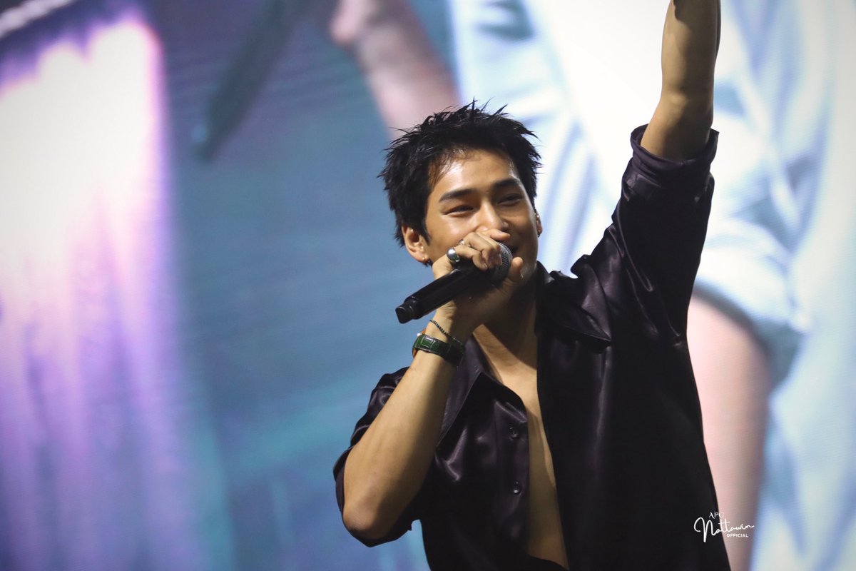 ApoNattawinofc's tweet photo. คนไหนถ้านึกสนุก ลุกขึ้นขยับ! ขยับ! ขยับบบบ~~ เฮะๆๆ

@Nnattawin1 
#ApoNattawin #BeOnCloudXmasNewYear2026 https://t.co/f1ywpvbJDx