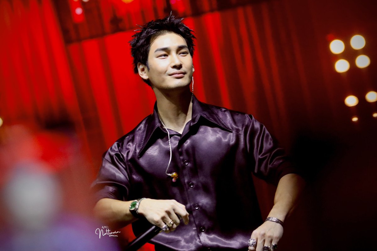 ApoNattawinofc's tweet photo. คนไหนถ้านึกสนุก ลุกขึ้นขยับ! ขยับ! ขยับบบบ~~ เฮะๆๆ

@Nnattawin1 
#ApoNattawin #BeOnCloudXmasNewYear2026 https://t.co/f1ywpvbJDx