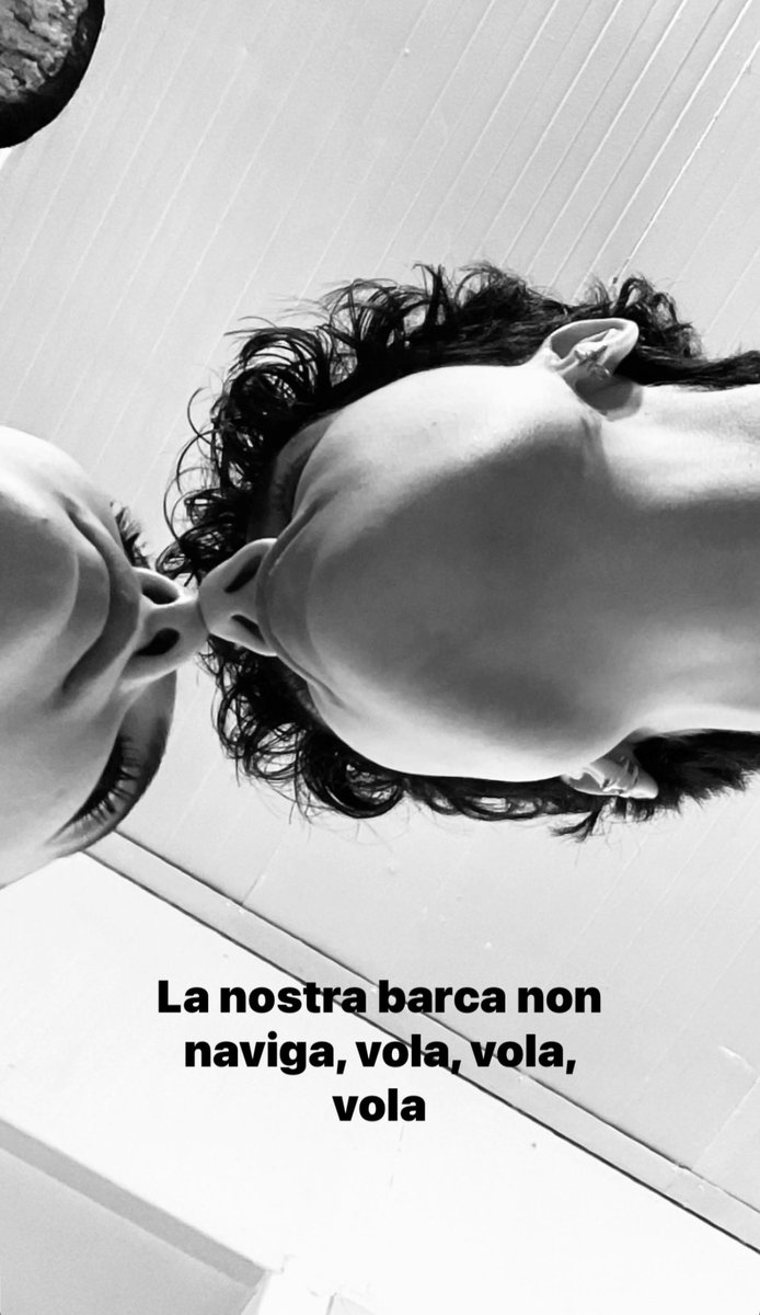 lamassariii's tweet photo. perché l’amore puro e autentico è questo, un rifugio sicuro, un luogo dove si può essere se stessi senza paura di essere giudicati. ⭐️ la dimostrazione dell’amore sono loro e comunque… io e chi?😭#senzagnocca https://t.co/gxSkW5asGR
