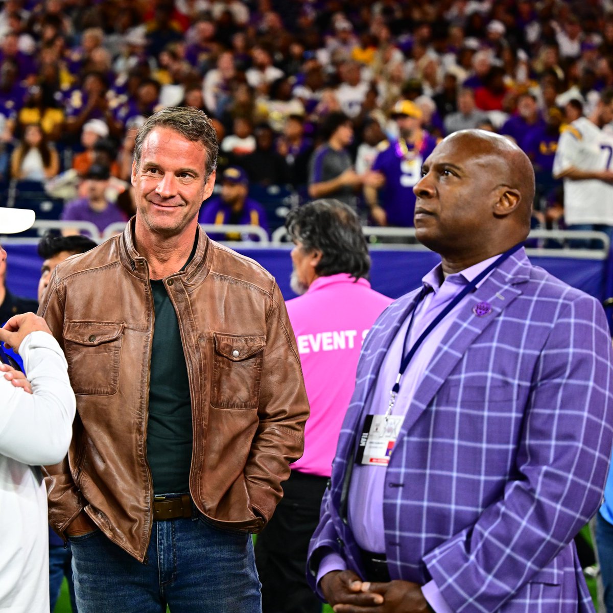 LSUfootball's tweet photo. Head Coach 🤝 AD https://t.co/dlB3HsBZ0t