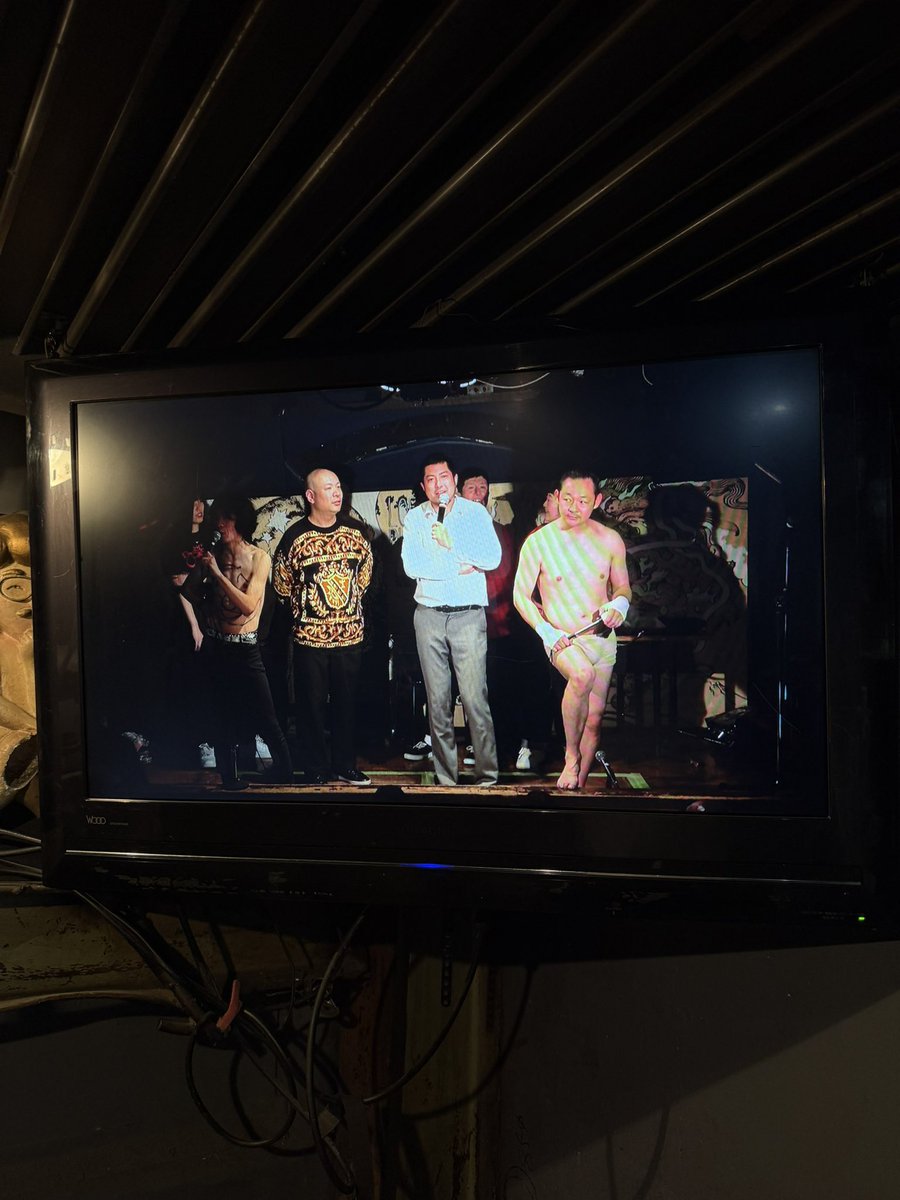 虹の黄昏大忘年会に顔出し皆様良いお年をお迎えください🙆年末のユビッジャポポポーさんは脇のDNAをしっかり中にしまってきたそうです。師走ですねぇ