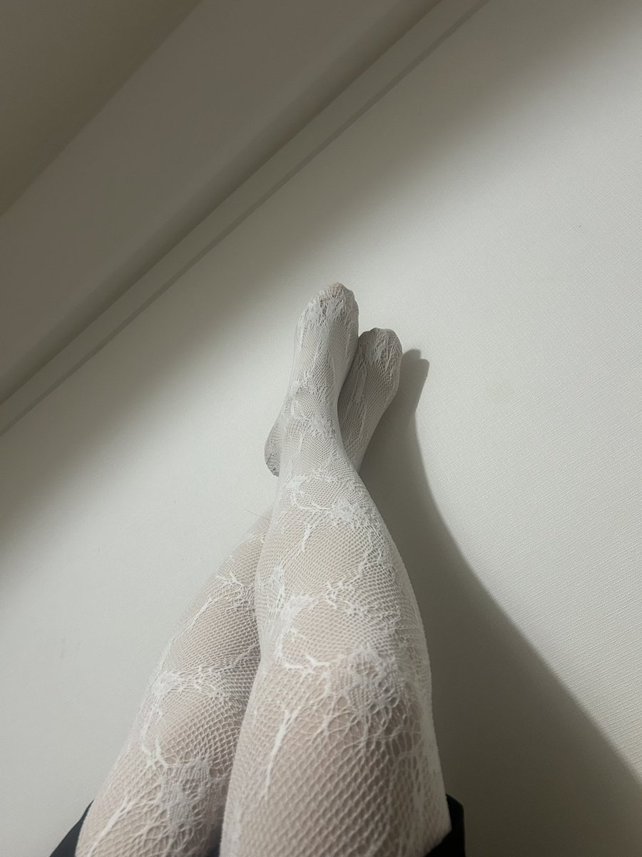 ehkidctubd's tweet photo. 白レースのタイツ買っちゃった♡
これでお前らのこと踏むモチベ爆上がり♡♡
#踏み活 #m男 #貢ぎ奴隷 https://t.co/XiafgJUOdp