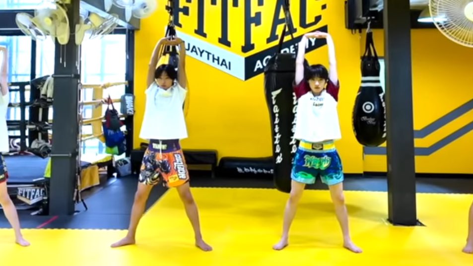 sakuya4rang's tweet image. 리쿠 사쿠 피부톤 차이 미치는 부분