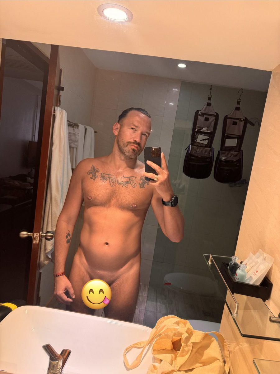 gay_nude_tri_83 tweet media