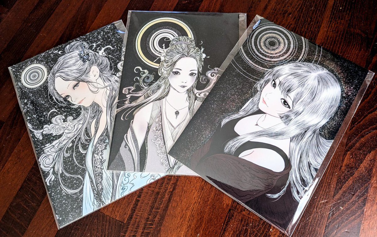 趣味で描いた絵のポストカードが3種類になりました。コート紙400かてぇ、、