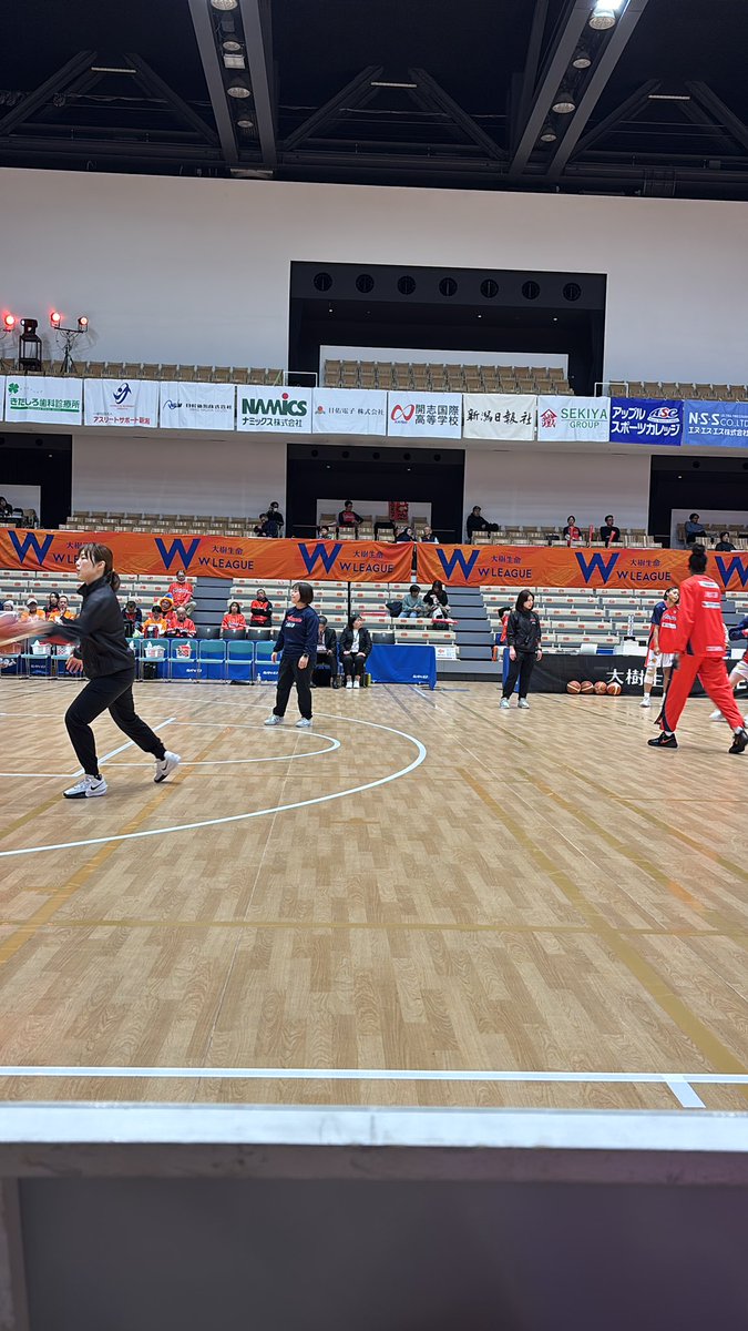 JX231520's tweet photo. ちかこさんに会いに今年初めてWリーグ観戦に笑

好きな選手いなくなってからちかこさん目的でしか試合見に行ってないや笑 https://t.co/i1pA2ZfGEZ