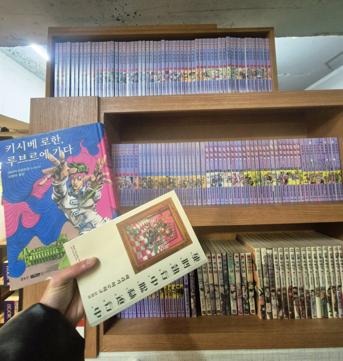 만화카페 왔는데 죠죠리온 1권까지 있어요 미친