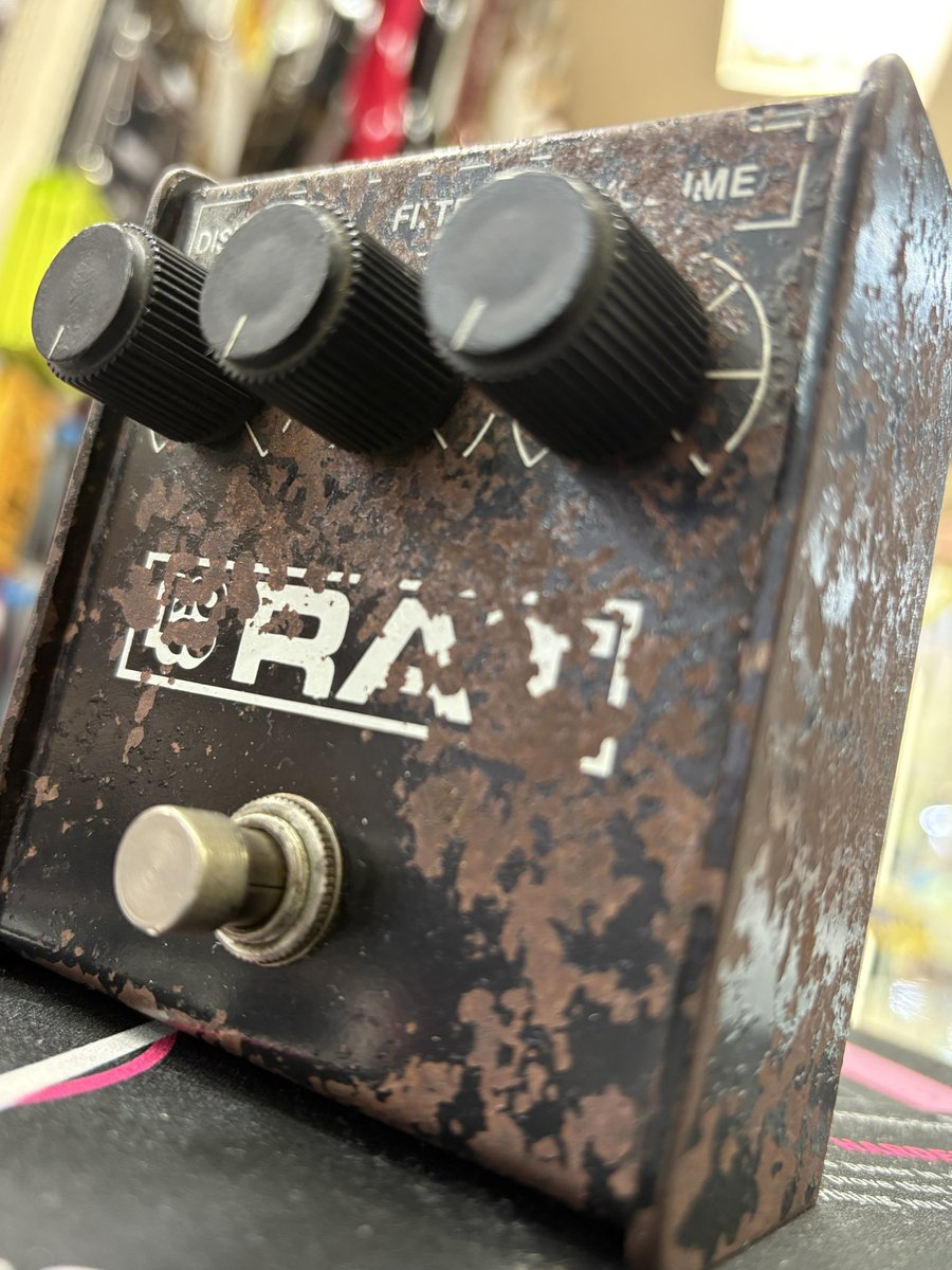 utsubo0021's tweet photo. 【情報解禁】
2026年1月2日🎍☀️
朝9時より販売開始
#Proco #RAT1 Blackface 1986年製
衝撃価格にて販売しますっ!!!
#うつぼ楽器 の秘蔵っ子、ついに解禁⚡
お楽しみに〜🥳 https://t.co/3xKyY82t6u