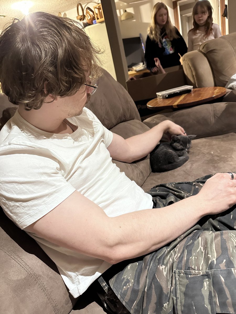 new fav genre of images is ethron w/ cats