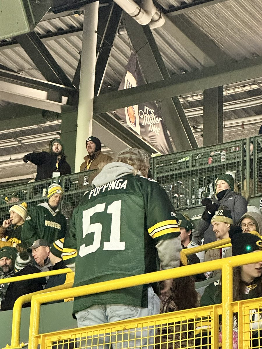 Meules37's tweet image. Good to see you back at Lambeau @BradyPoppinga!!