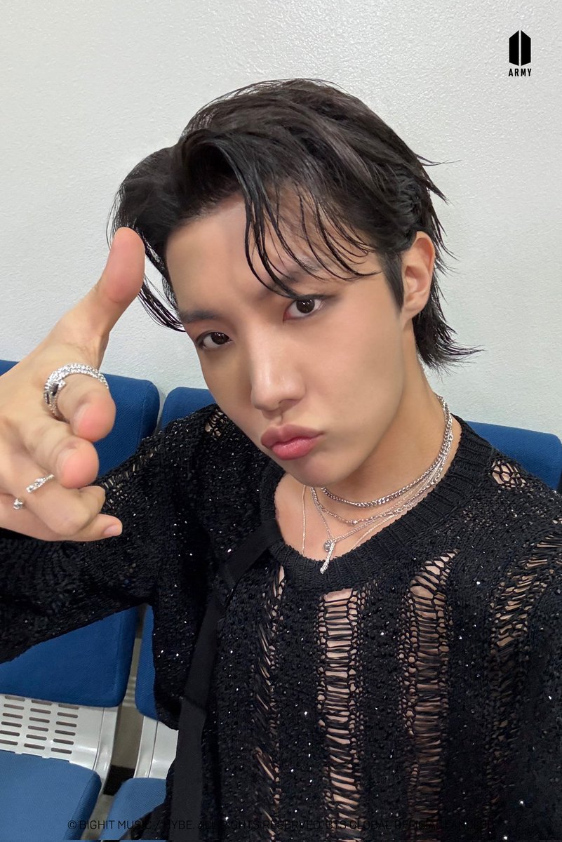 FrizRif's tweet photo. @STATIONHEAD "Killin' It Girl" by j-hope and GloRilla! 

#jhope #KillinItGirl 
@BTS_twt @GloTheofficial https://t.co/5G87lBOgJ0