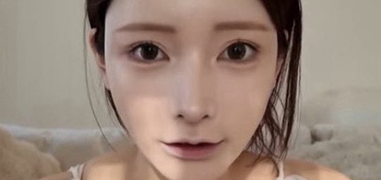 目のサイズを自然に10倍大きくしたい人、下まぶたのラインをこうやって描いてみて。
これだけで本当に目バッカでかくなるwwww