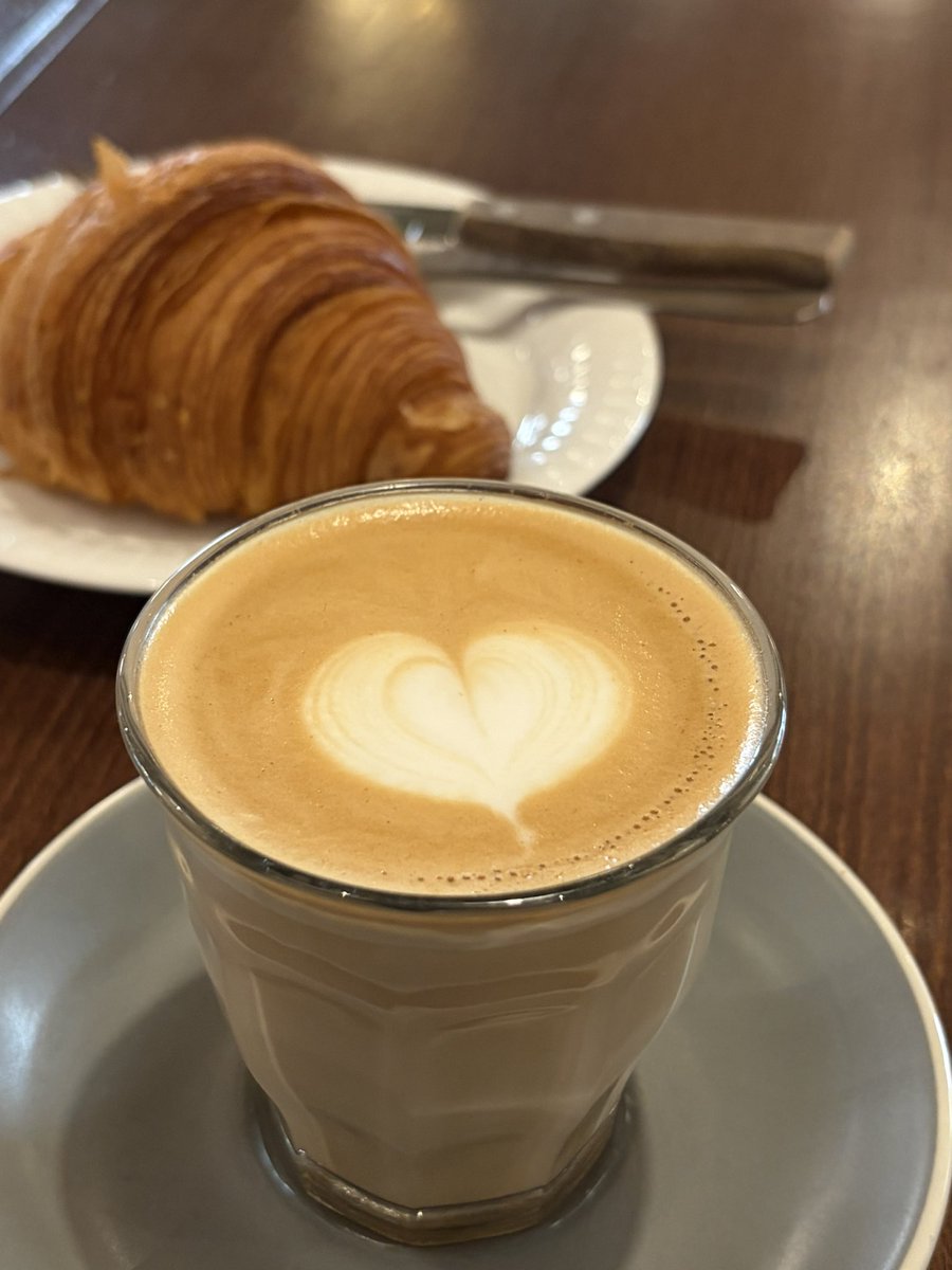 Kayanya udah lama ga enjoying slow sunday with book &amp; latte :)