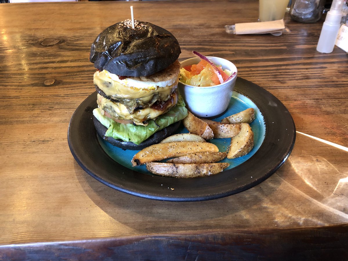 a0DQ's tweet photo. 今日のハンバーガー https://t.co/Cfh1F4jLZ1