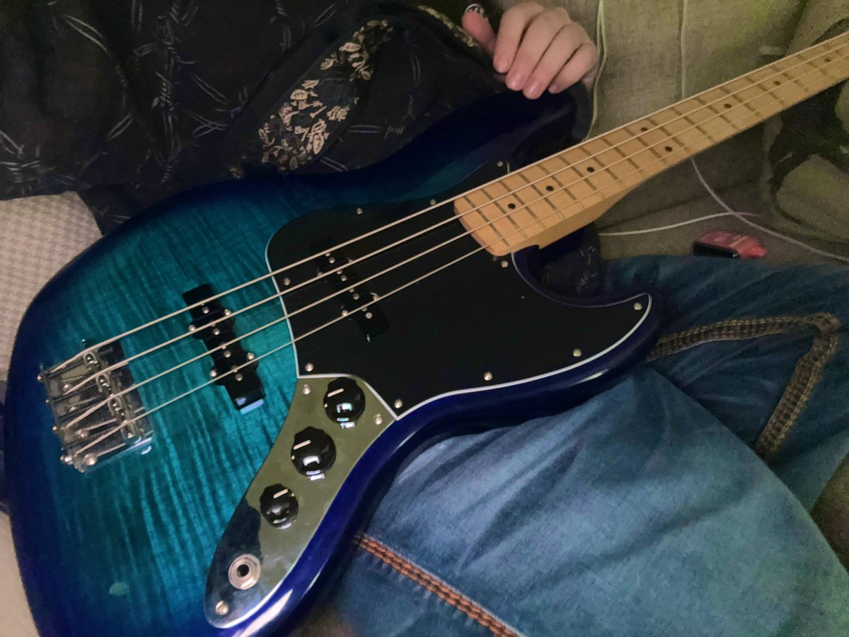 Sample_The_Dog's tweet image. Back before I joined the Army I worked at gamestop, at the time money was really tight
I had to sell my bass for gas money to get to work one day
Now that I’m wayyyyyyy more established in life, and make adult money, I finally got a bass again and I’m so happy