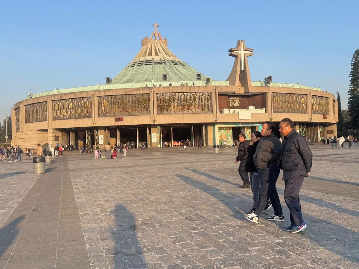 Diario de reflexión. Día 361

Dedicación para crear recuerdos de vida.

Muchas felicidades a mi papá Fernando Juárez Morales por su cumpleaños.

¡Que Dios nos dé muchos, muchos, muchos  más!