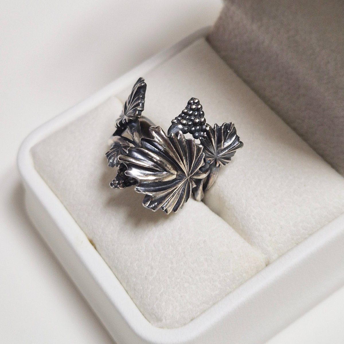 그냥 한 번 더 보라고 올려 봤다.