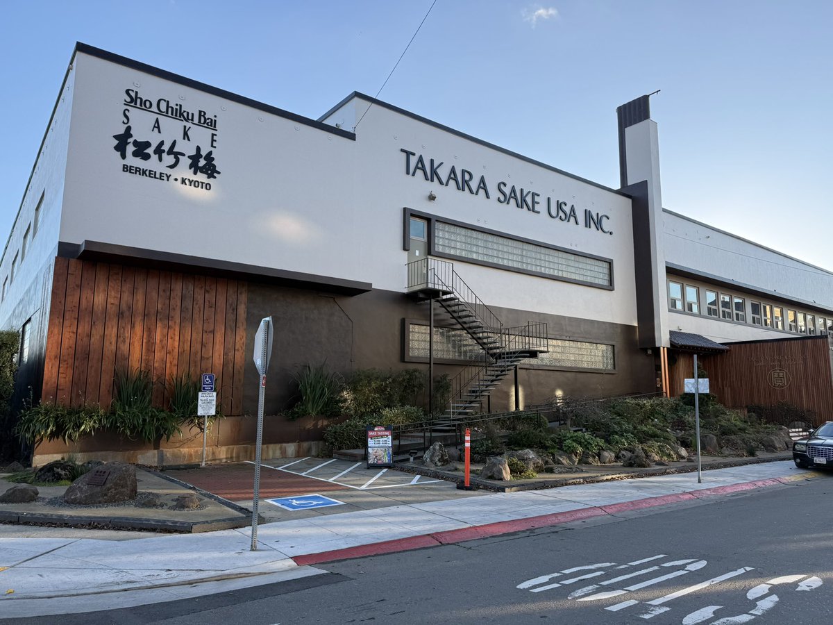TFTiFreddy's tweet photo. Went sake tasting today. Left with a box of sake bottles. I didn’t know you could mix sake together. Absolutely amazing learning experience 🍶😋 https://t.co/X66n2PfsS5