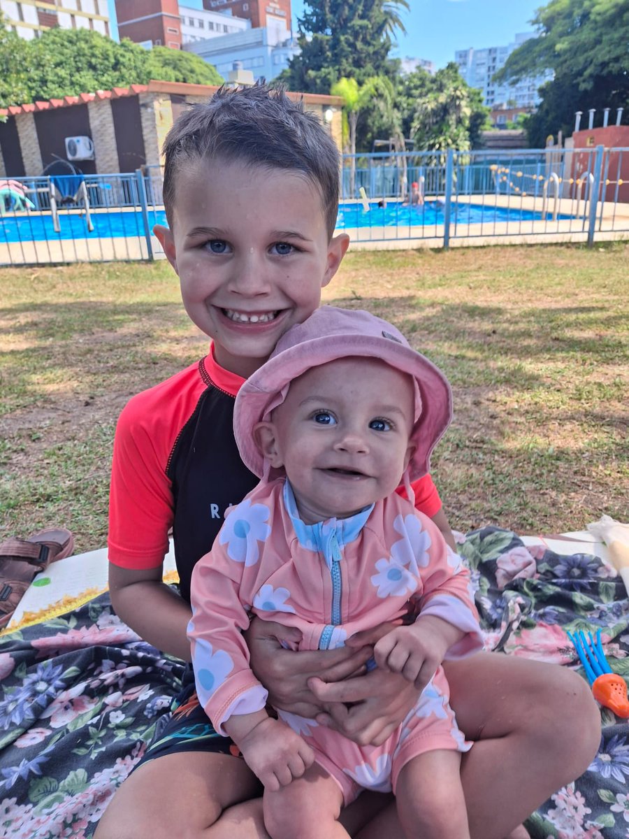 RoVelazquez5's tweet photo. actualizamos: ahora que lolo es hermano mayor se acabaron las fotos solo. 
(si, mi hermana hace hijos muy lindos 😂) https://t.co/xer1JG71Uz