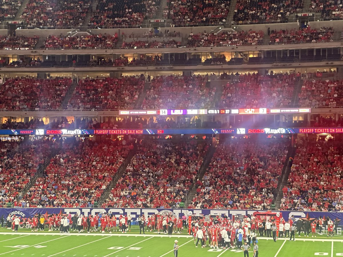 uh_shasta's tweet image. I’m sitting in the LSU side - it’s freaking awesome to look across the field and see a sea of RED! Coogs showed up in force!