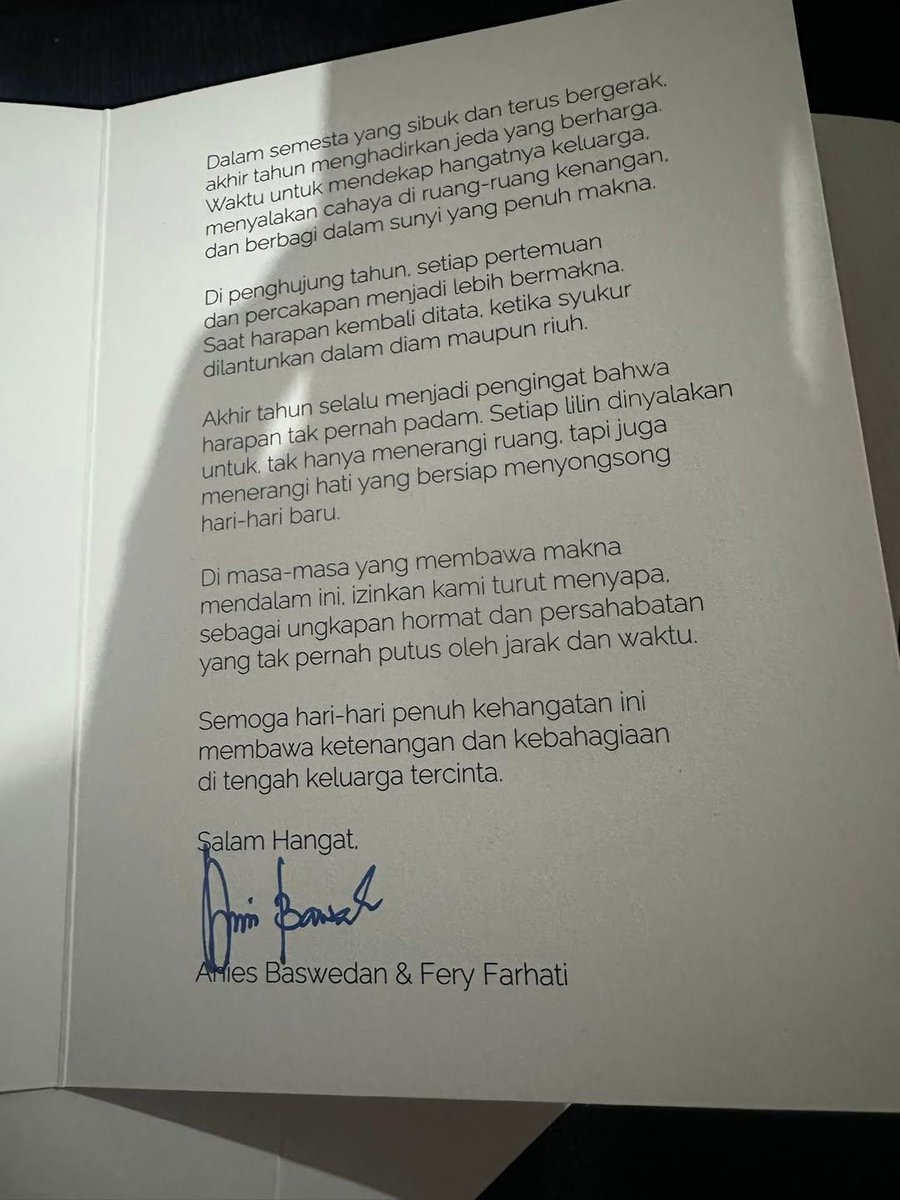 :) tweet media