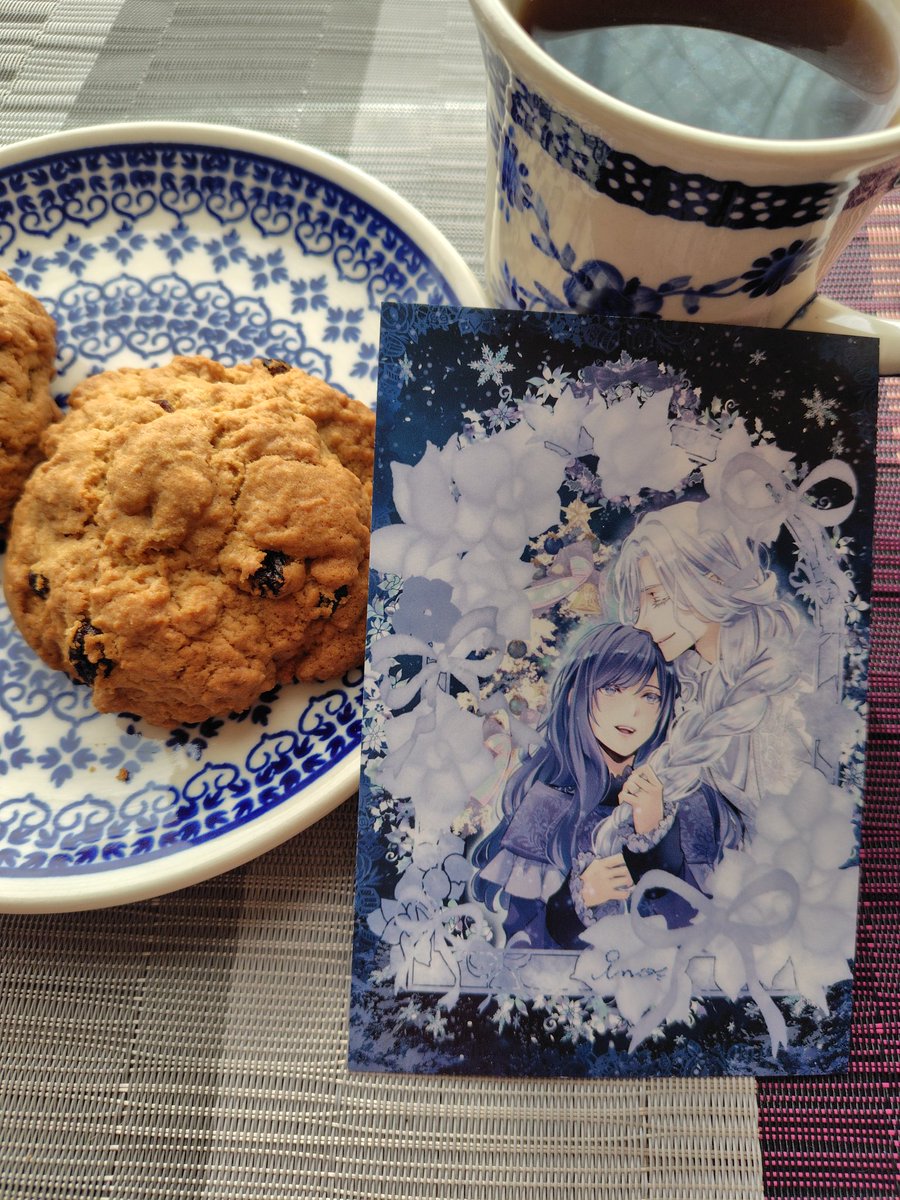 お茶会開催2日目、ありがとうございます。
今日は英国、ロックケーキでお祝いです。
クッキーとスコーンを足して2で割ったような感じ。

#あわいの民エアお茶会