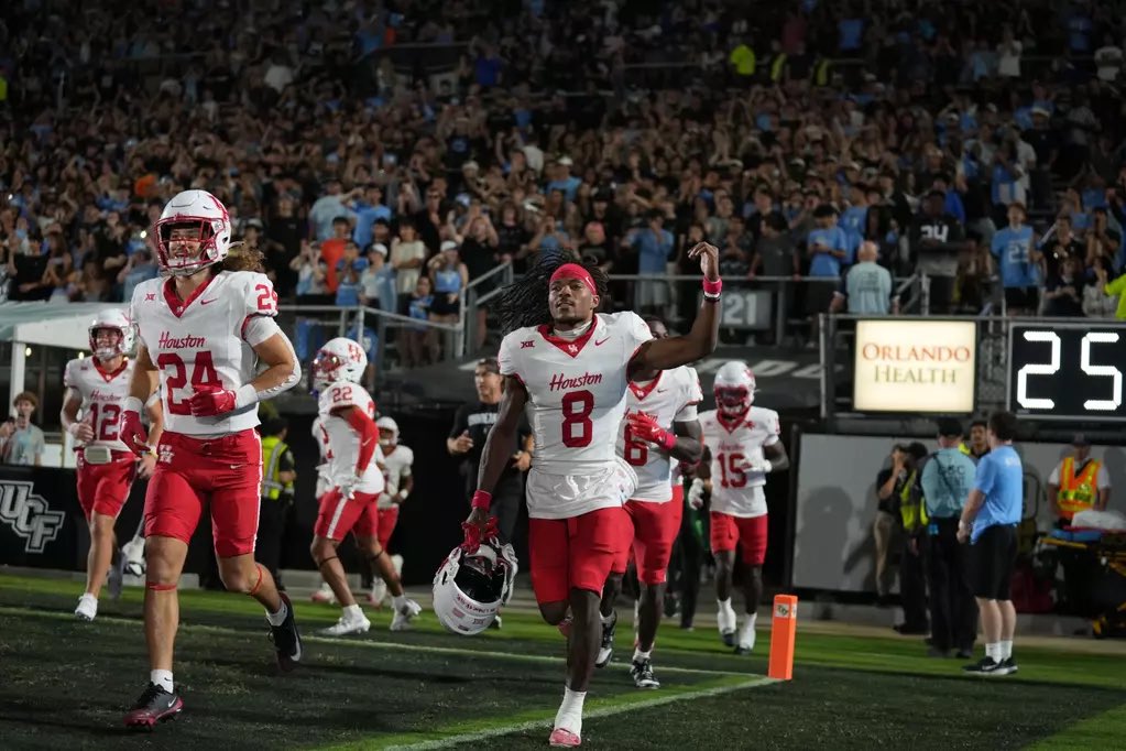 PawsUpCoogs's tweet image. Your HOUSTON COUGARS are a 10 win team!!!