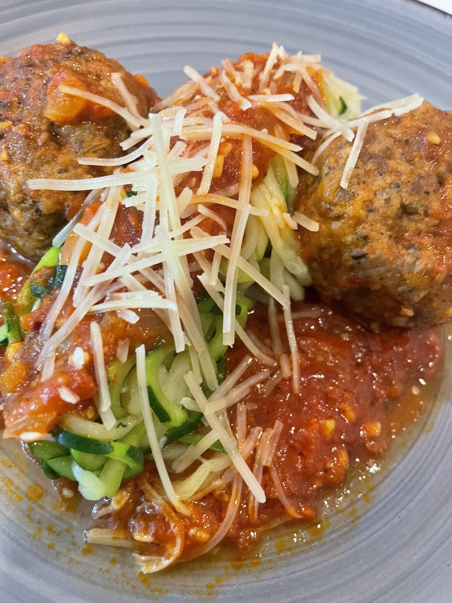 Zucchini Spaghetti &amp; Spicy Meatballs #chefvnell #gottahaveitseasonings #cheflife #cheftable #ironchef