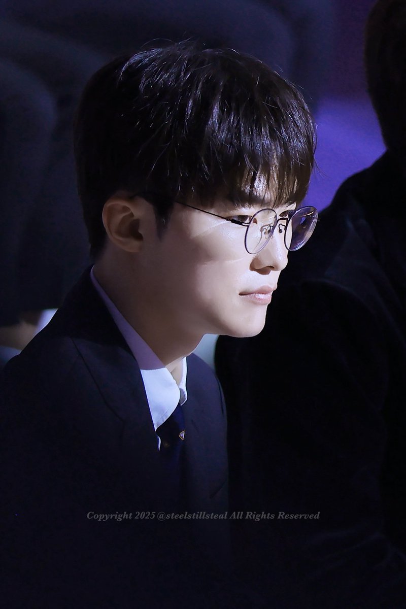 steelstillsteal's tweet photo. 251219 LCK 어워즈 HQ

#Faker #페이커 #이상혁 https://t.co/UT1kZFhQCV