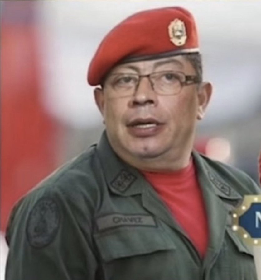 En una semana declara emergencia económica, lanza la constituyente y cambia toda la cúpula militar: el #Chavetro en todo su esplendor.