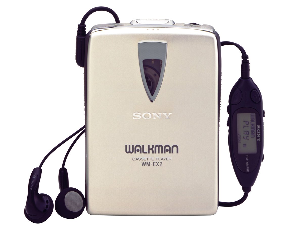 16周年モデルのウォークマンWM-EX2はうちに2台あります 実はEX2の
