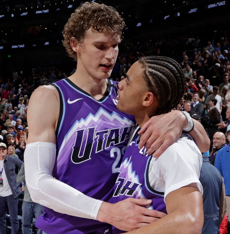 SleeperJazz's tweet image. Lauri &amp;amp; Keyonte in tonight’s game:

🇫🇮29 PTS
🇫🇮5 REBS
🇫🇮1 AST
🇫🇮+7 PLUS MINUS
🇫🇮34 MINS
🇫🇮5/6 3FG

🔑28 PTS
🔑5 REBS
🔑6 AST
🔑+18 PLUS MINUS
🔑35 MINS
🔑3/9 3FG

Best duo in the NBA. Currently not close 😤

#TakeNote