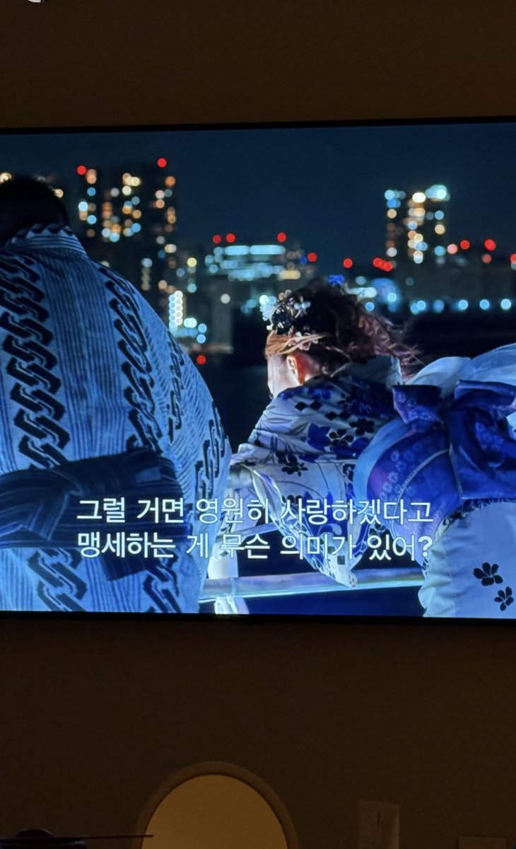 no context hwasa tweet media