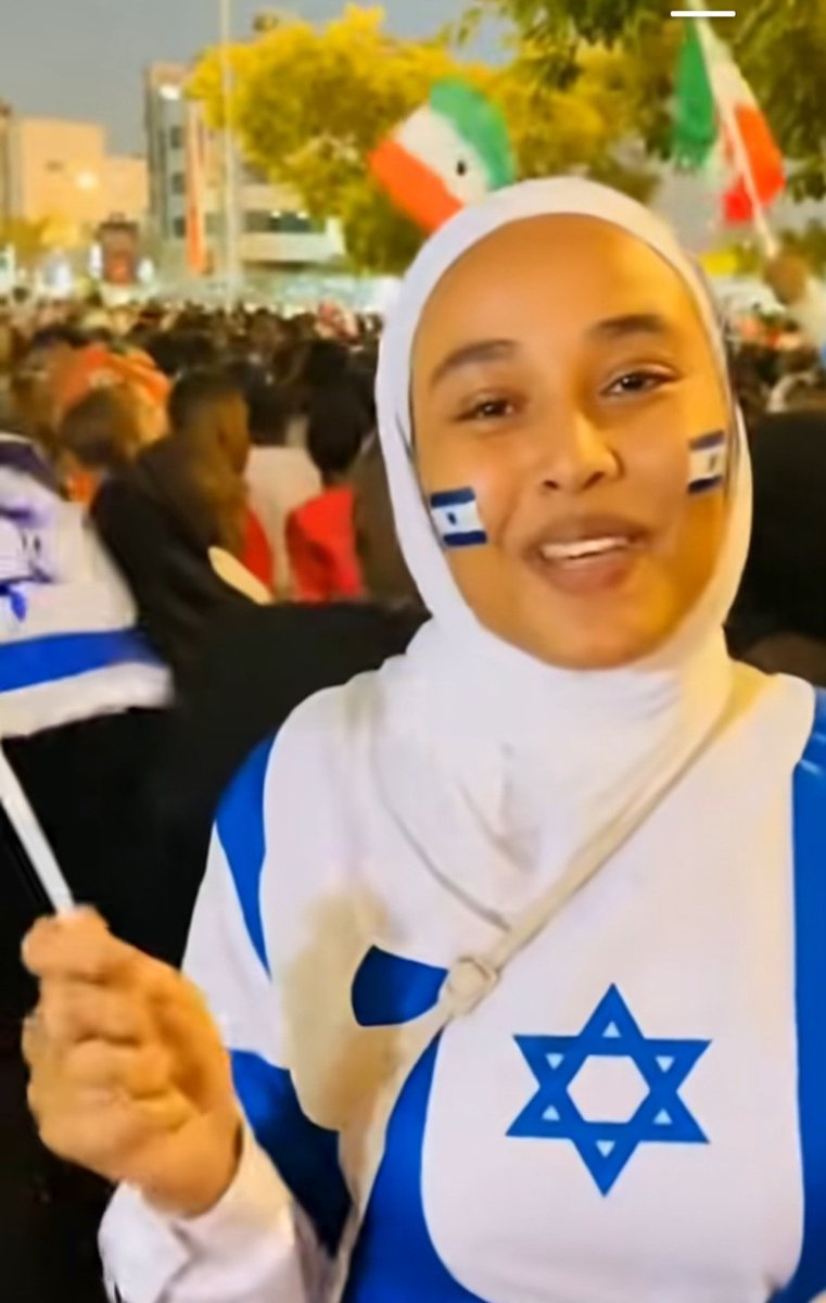 Nachdem Israel als erstes UN-Mitglied Somaliland anerkannt hatte, wehten israelische Flaggen an Gebäuden,  auf den Straßen von Hargeisa wurde gefeiert und gesungen. Dies war ein seltenes öffentliches Zeichen der Unterstützung für Israel in  mehrheitlich muslimischen Gesellschaft