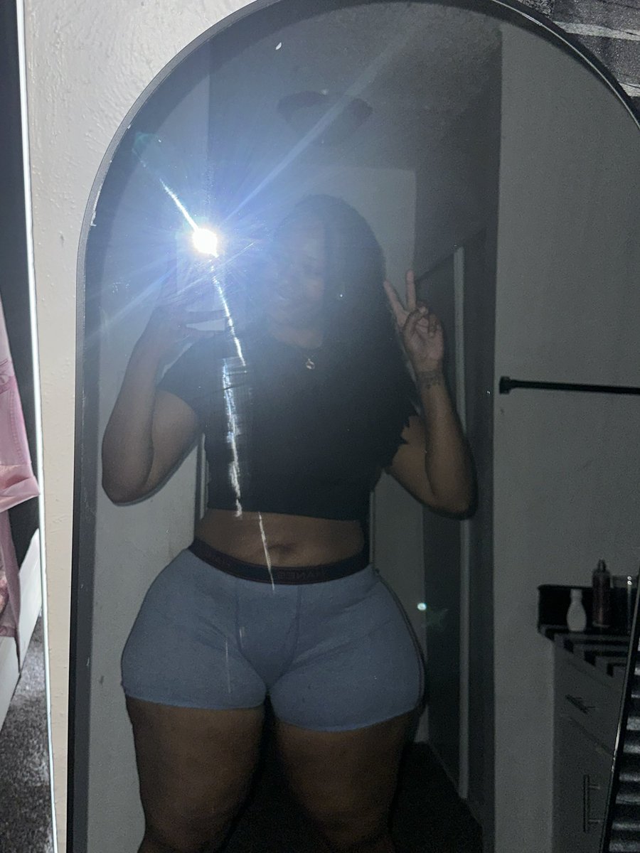 prettyfacejazz_'s tweet photo. another Saturday night inside 🙃 #bittersweet #homemade #homebody https://t.co/tkRwtV0ldE